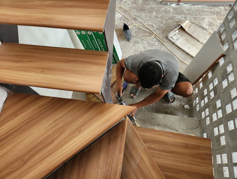 Mặt bậc cầu thang nhựa giả gỗ Kosmos