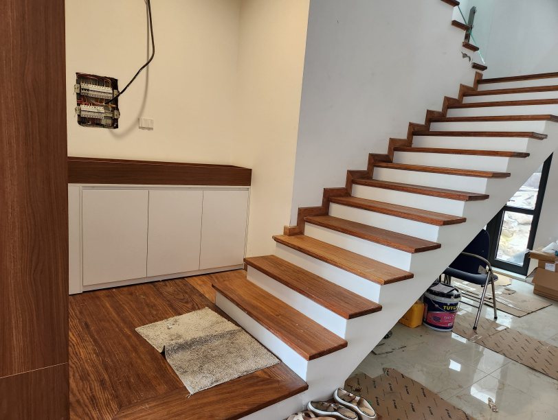 bậc cầu thang nhựa giả gỗ cho cầu thang xoắn