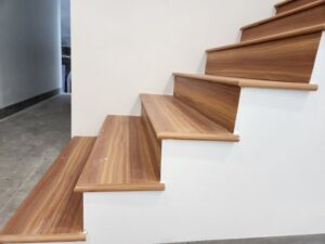 bậc cầu thang nhựa giả gỗ có bền không