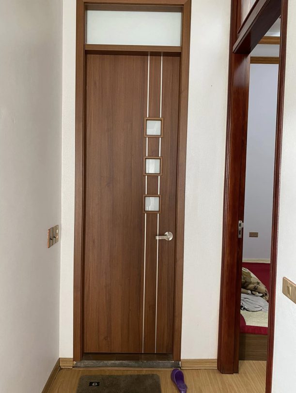 mua cửa nhựa Composite