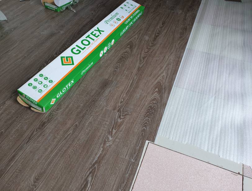Sàn nhựa Glotex và Sàn nhựa Fukione
