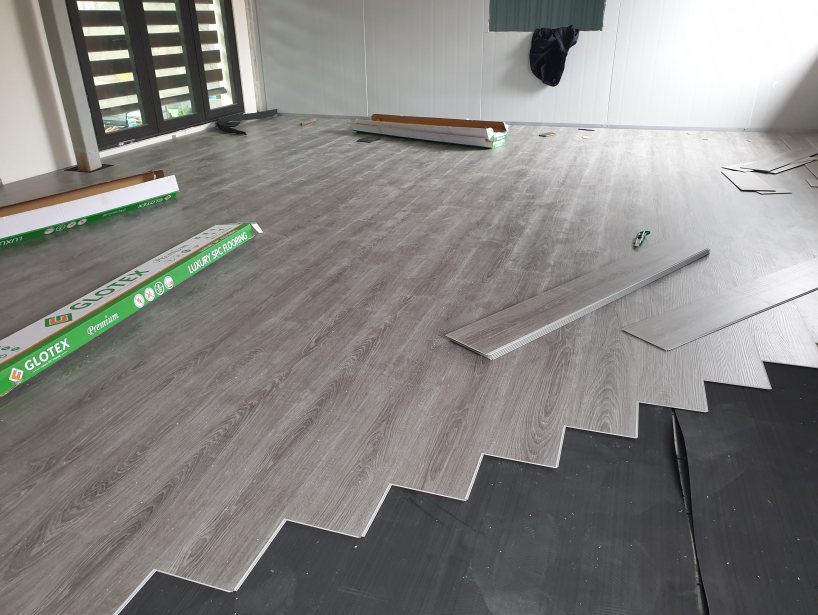 Sàn nhựa Glotex và Sàn nhựa Charm wood
